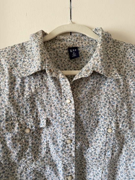 GAP Tops - GAP Cotton Button Down Shirt Floral Pearlescent Buttons Blue Cream Cottagecore